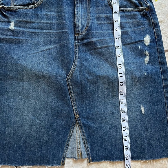 LOFT Denim Cotton Distressed Front Cut Out Skirt Size 6 - Picture 13 of 15